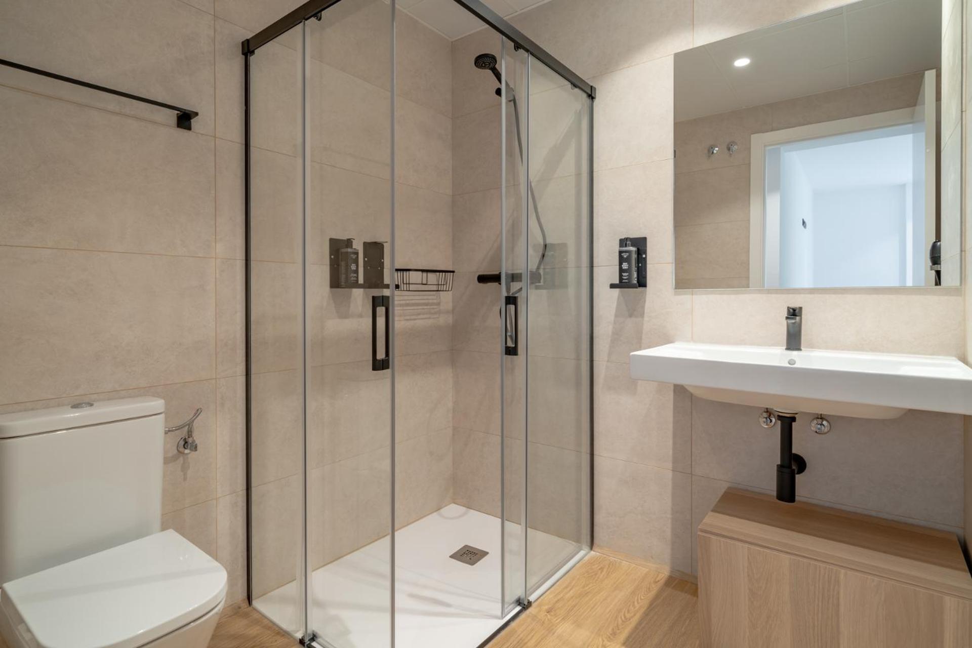 Limehome Barcelona Placa Pirineus L'Hospitalet de Llobregat Exterior photo