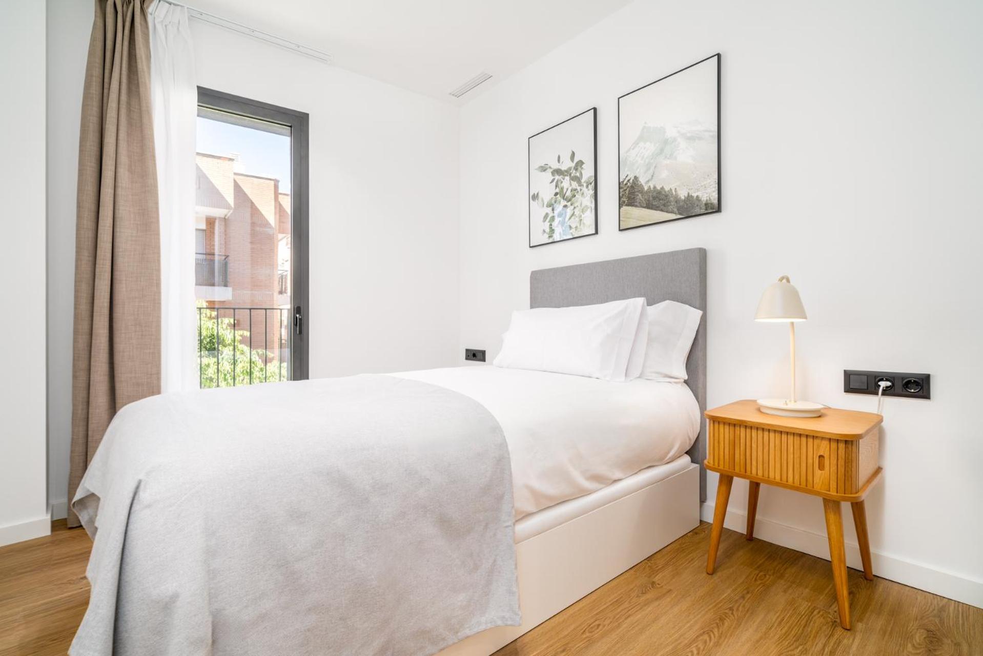 Limehome Barcelona Placa Pirineus L'Hospitalet de Llobregat Exterior photo