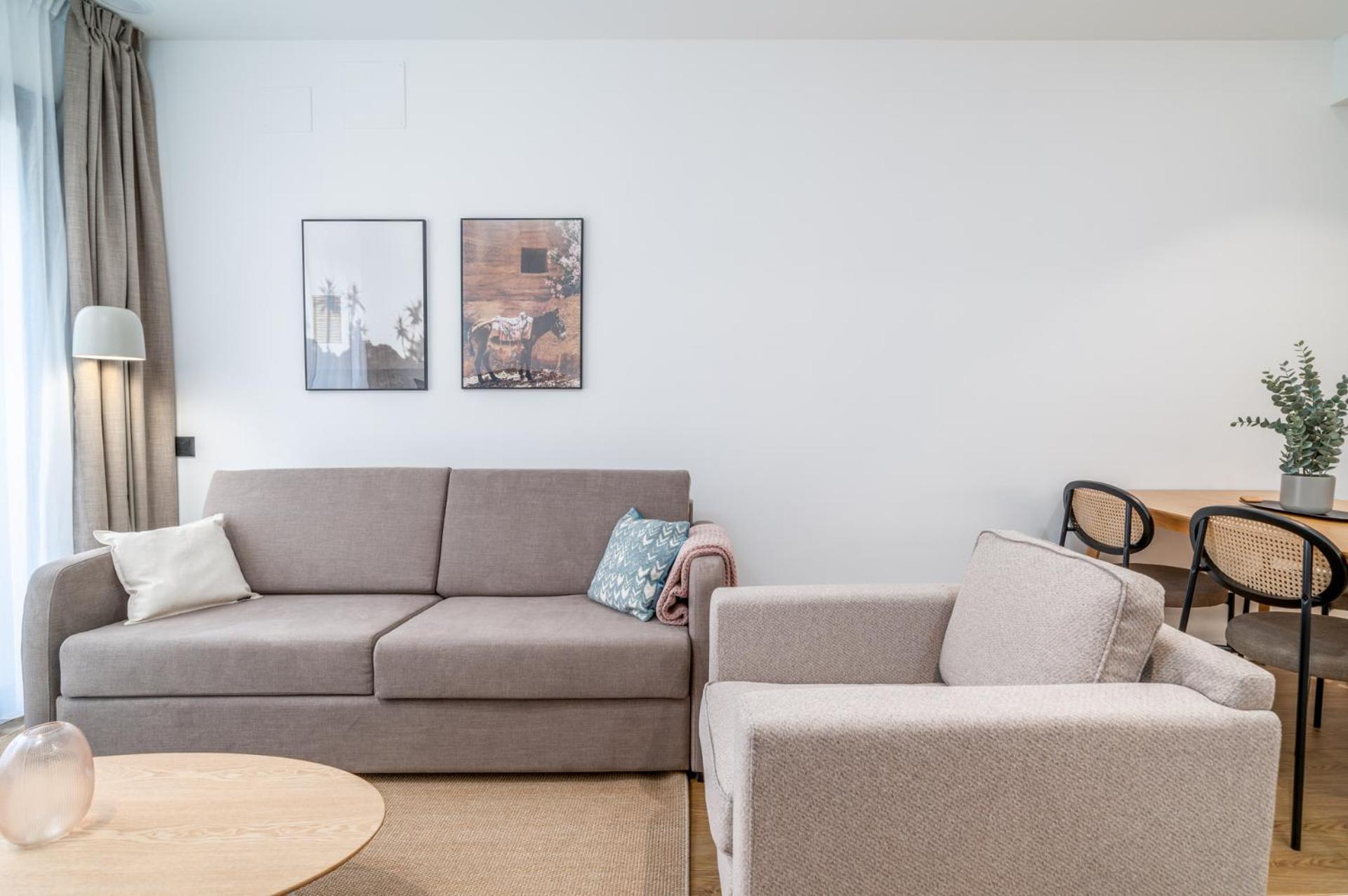 Limehome Barcelona Placa Pirineus L'Hospitalet de Llobregat Exterior photo