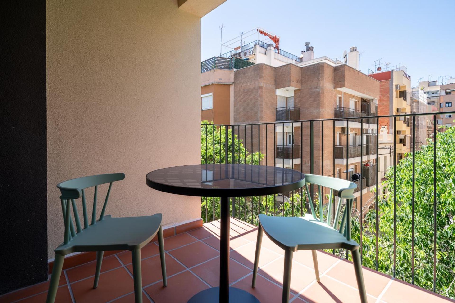 Limehome Barcelona Placa Pirineus L'Hospitalet de Llobregat Exterior photo